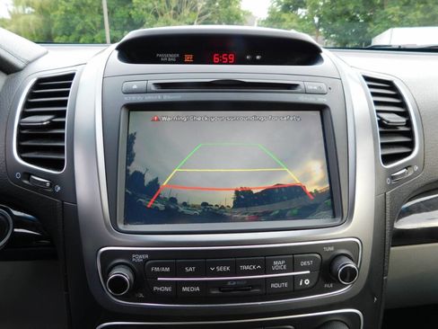 Used 2014 Kia Sorento SX w/ 3rd Row Package image 15