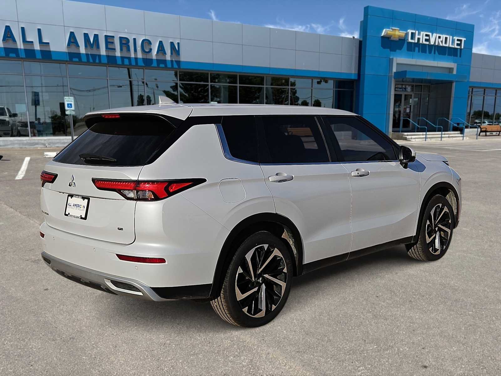 Used 2023 Mitsubishi Outlander SE FWD image 8