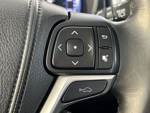 Used 2015 Toyota Highlander Limited w/ Driver Technology Package AWD/4WD image 29