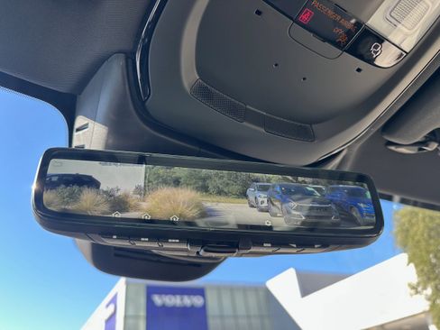 Used 2026 Volvo V60 B5 Cross Country Ultra w/ Protection Package Premier image 17