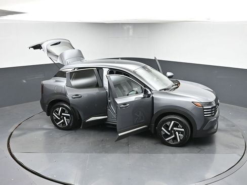 Used 2025 Nissan Kicks SV image 45