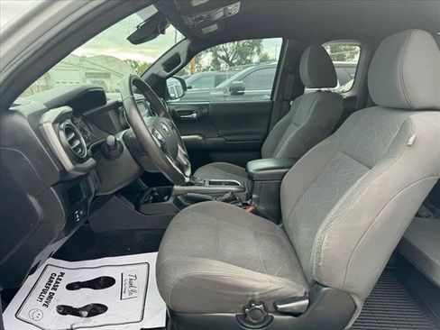 Used 2018 Toyota Tacoma TRD Off-Road AWD/4WD image 8