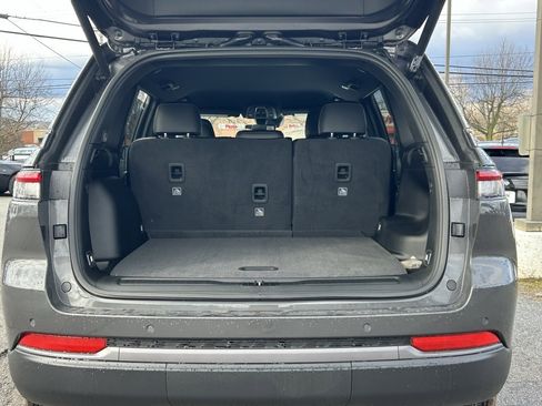 New 2026 Jeep Grand Cherokee Altitude image 8