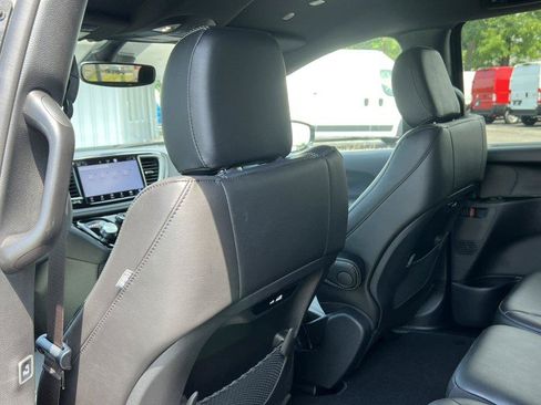 New 2027 Chrysler Pacifica Select FWD image 29