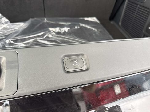 New 2026 Lincoln Navigator Reserve w/ Jet Appearance Package AWD/4WD image 12