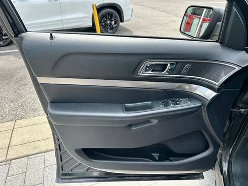 Used 2019 Ford Explorer XLT w/ Equipment Group 202A FWD image 10