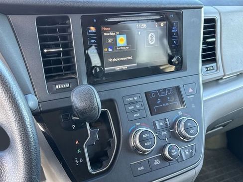 Used 2015 Toyota Sienna LE image 13