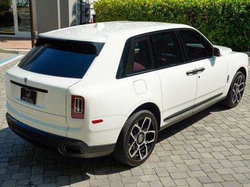 Used 2024 Rolls-Royce Cullinan image 19
