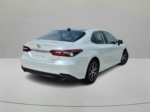 Used 2022 Toyota Camry XLE FWD image 5