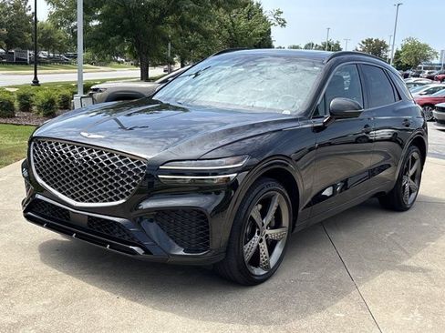 Used 2023 Genesis GV70 3.5T Sport w/ Sport Prestige Package AWD/4WD image 12