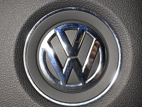 Used 2018 Volkswagen Beetle 2.0T S FWD image 32