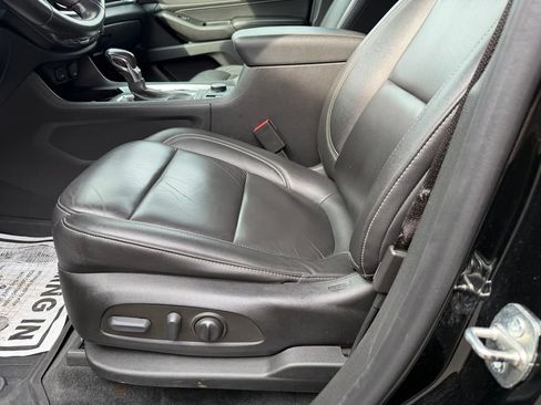 Used 2022 Chevrolet Traverse LT w/ LPO, Floor Liner Package AWD/4WD image 13