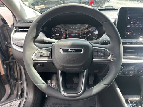 Used 2022 Jeep Compass Latitude AWD/4WD image 28