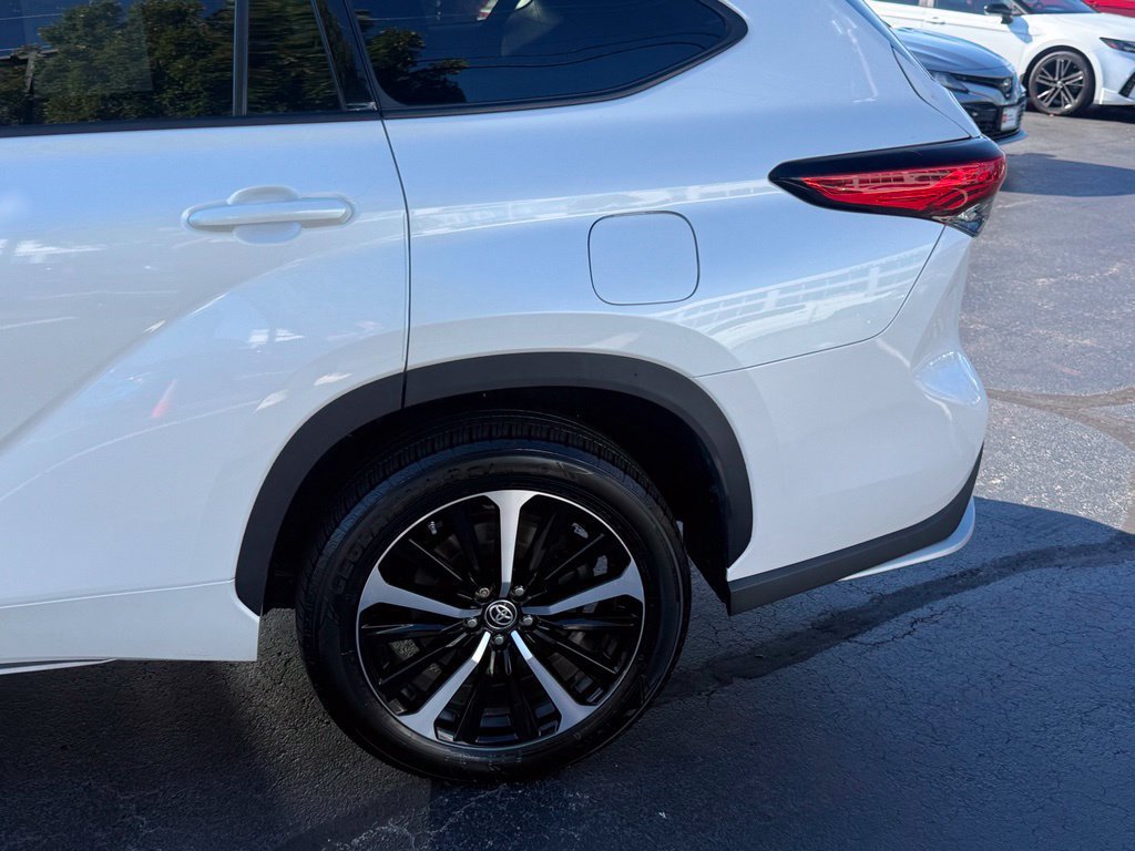 Certified 2021 Toyota Highlander XSE AWD/4WD image 4