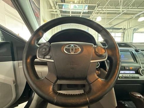 Used 2013 Toyota Camry XLE w/ Leather Pkg FWD image 11