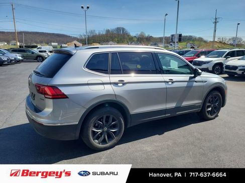 Used 2024 Volkswagen Tiguan SE w/ Panoramic Sunroof Package image 4