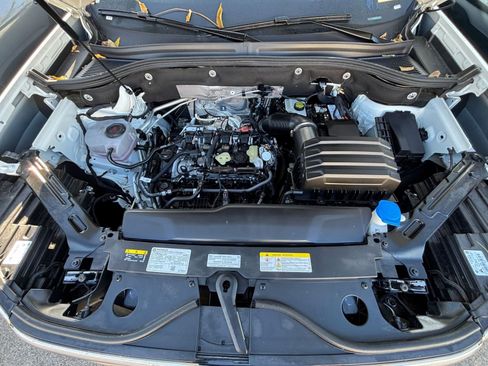 Used 2025 Volkswagen Atlas Cross Sport SE image 32