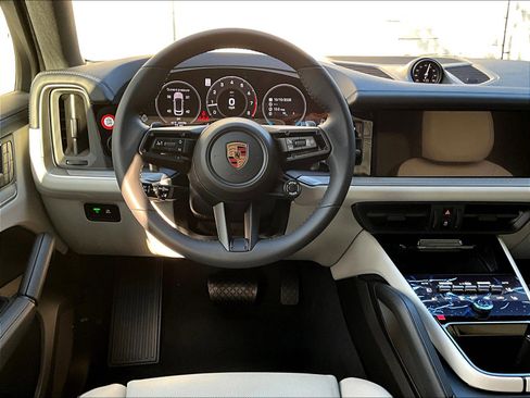 New 2026 Porsche Cayenne Coupe image 18