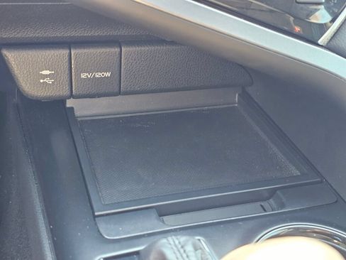 Used 2018 Toyota Camry SE w/ Moonroof Package FWD image 17