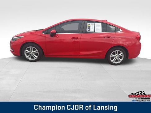 Used 2016 Chevrolet Cruze LT image 2