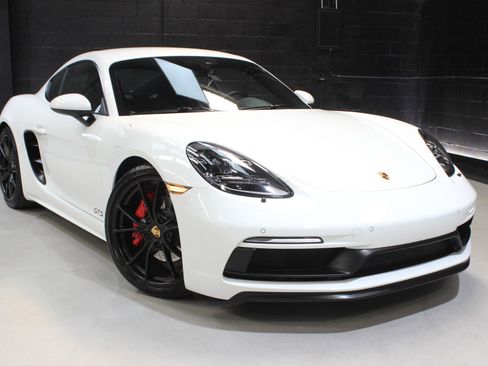 Used 2018 Porsche 718 Cayman GTS image 12