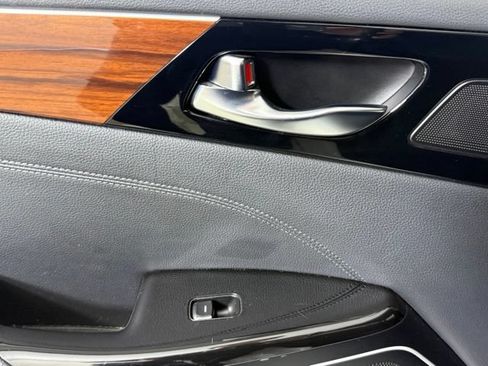 Used 2017 Kia Cadenza Premium FWD image 25