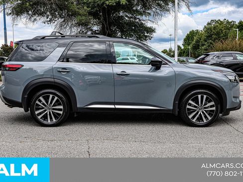Used 2024 Nissan Pathfinder Platinum w/ Cargo Package FWD image 10