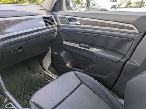 Used 2019 Volkswagen Atlas SEL R-Line AWD/4WD image 17