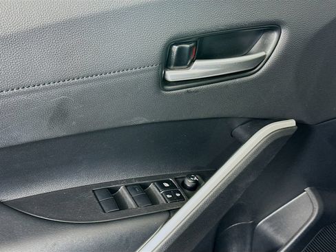 Certified 2025 Toyota Corolla Cross XLE FWD image 17