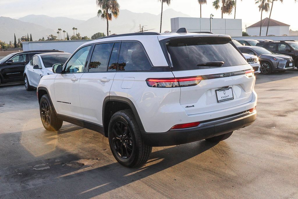 New 2026 Jeep Grand Cherokee Altitude AWD/4WD image 7