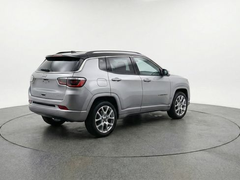 Used 2025 Jeep Compass Limited image 9