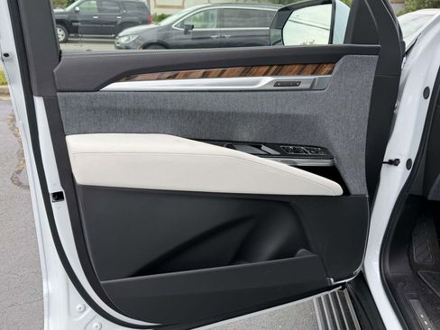 Certified 2026 Cadillac Escalade Platinum Luxury w/ LPO, Radiant Package AWD/4WD image 16