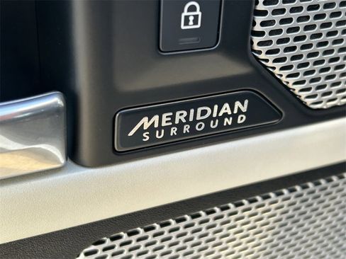 Used 2023 Land Rover Defender 130 X-Dynamic SE image 28