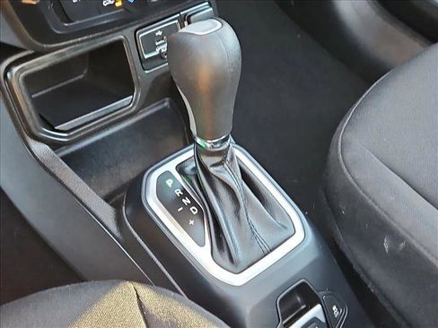 Used 2021 Jeep Renegade Latitude w/ Sun & Sound Group FWD image 12