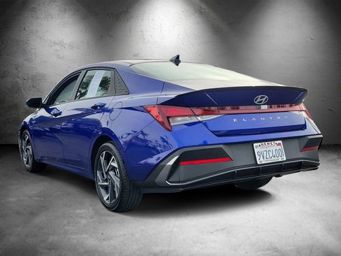 Certified 2025 Hyundai Elantra Sport FWD image 4