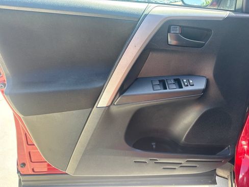 Used 2017 Toyota RAV4 LE FWD image 13