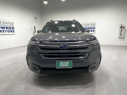 Used 2025 Subaru Forester Limited AWD/4WD image 3