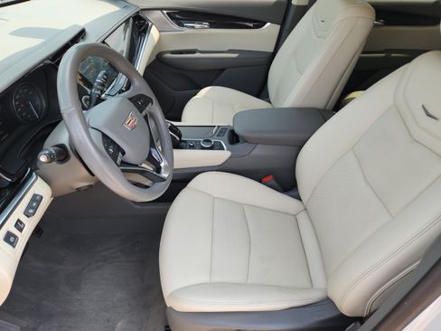 Used 2021 Cadillac XT6 Premium Luxury FWD image 5