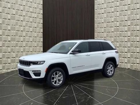Certified 2023 Jeep Grand Cherokee Limited AWD/4WD image 8