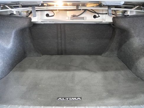 Used 2024 Nissan Altima 2.5 SV FWD image 24