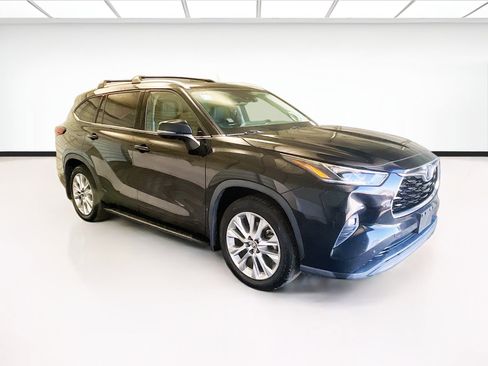 Used 2023 Toyota Highlander Limited AWD/4WD image 3
