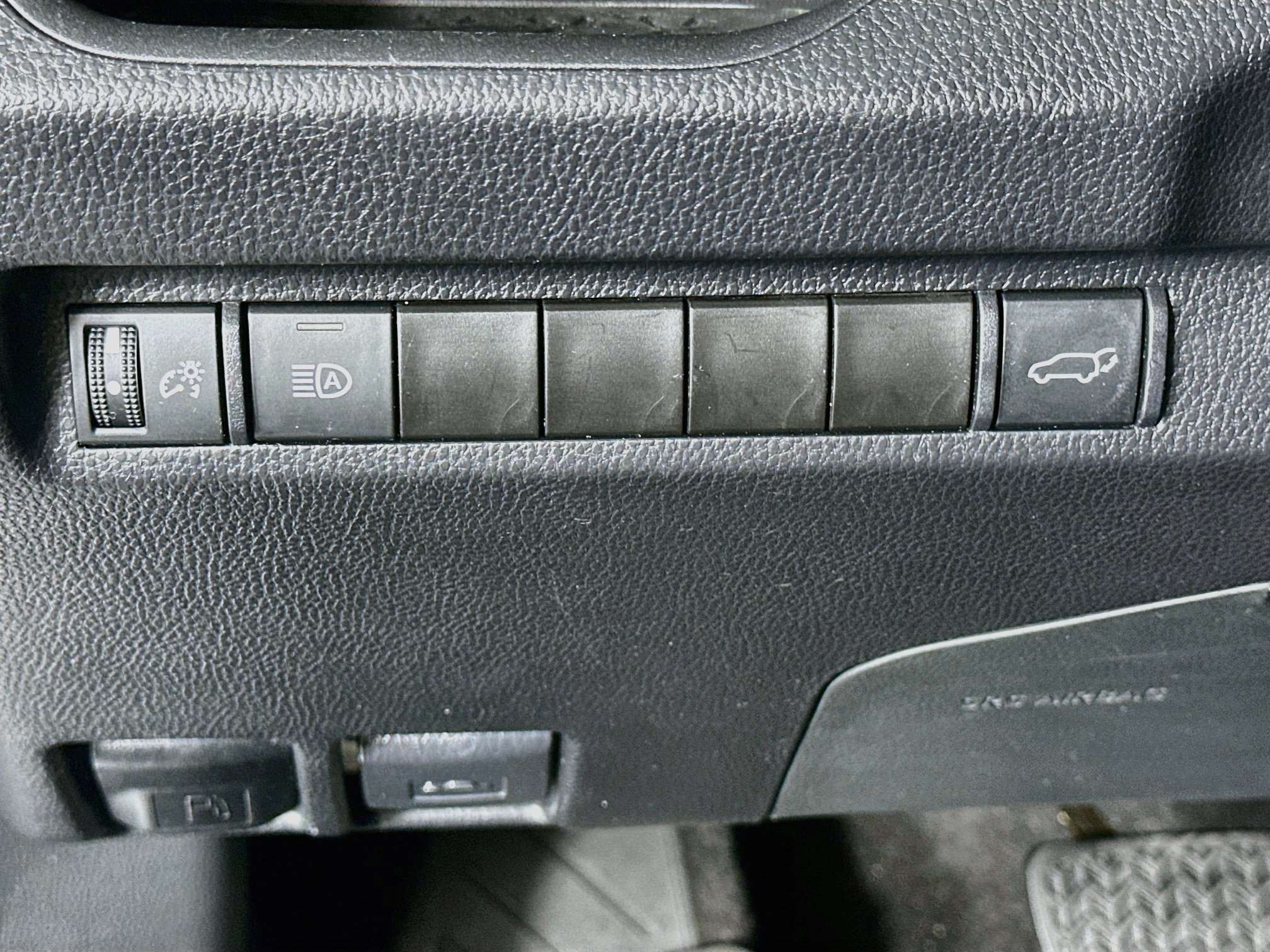 Used 2023 Toyota RAV4 XLE Premium FWD image 17