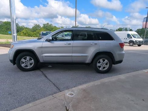 Used 2011 Jeep Grand Cherokee Laredo w/ Security & Convenience Group AWD/4WD image 8