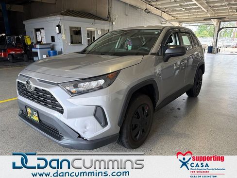 Used 2022 Toyota RAV4 LE AWD/4WD image 1