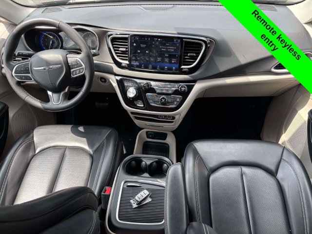 Used 2023 Chrysler Pacifica Touring-L FWD image 26