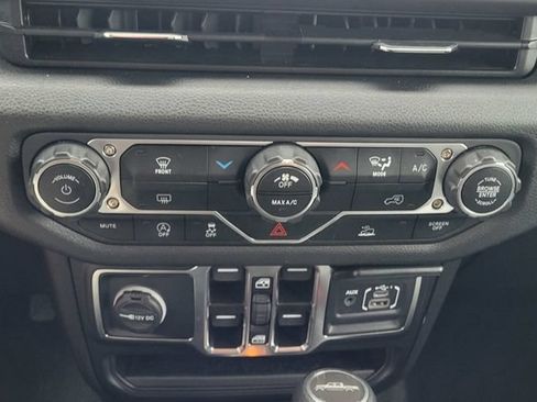 Used 2025 Jeep Gladiator Sport AWD/4WD image 15