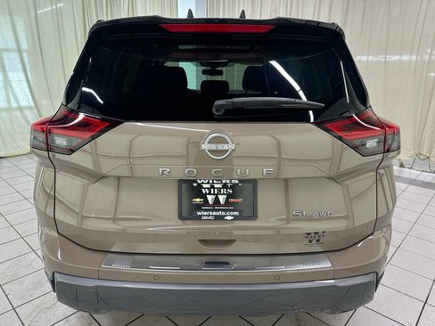 Used 2025 Nissan Rogue SL w/ Tech Package image 6