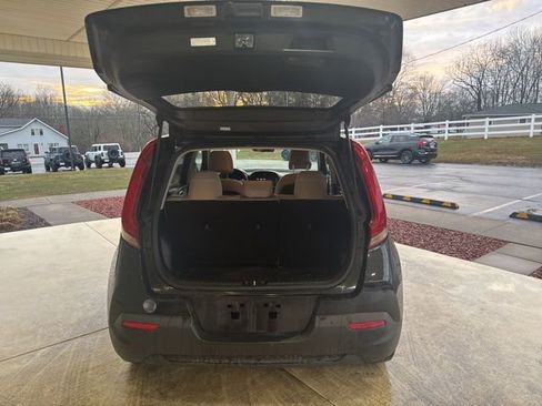 Used 2022 Kia Soul LX image 13