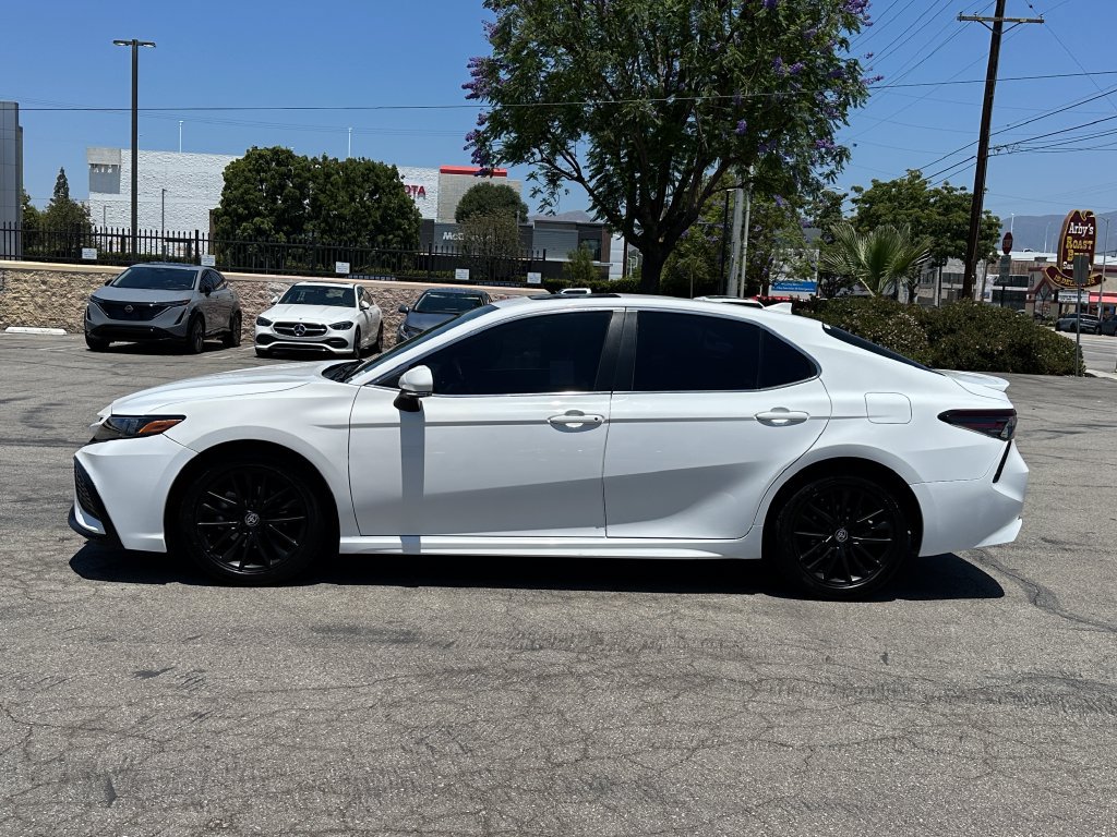Used 2023 Toyota Camry SE w/ Convenience Package FWD image 3