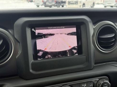 Used 2023 Jeep Gladiator Sport image 22